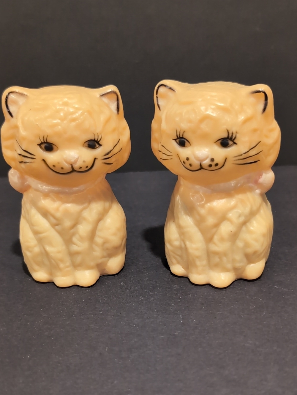 Vintage 1950s Celluloid Plastic Cat Salt And Pepper Shakers
